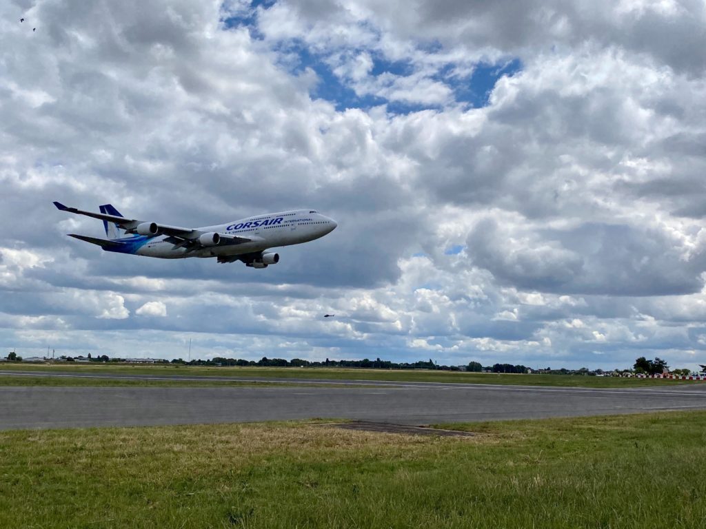 Low-pass-747-Corsair