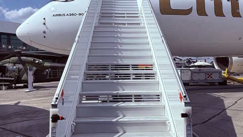 Emirates présente son Airbus A350-900 au salon du Bourget